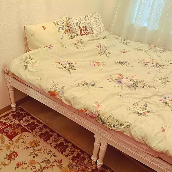 「ベッドまわりを自分好みの空間に☆DIYで作る寝室のアイテム」の画像