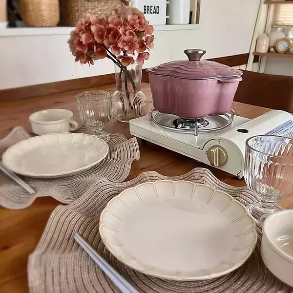 「いつもの食卓が特別な雰囲気になる！デザイン性抜群のカセットコンロ6選」の画像