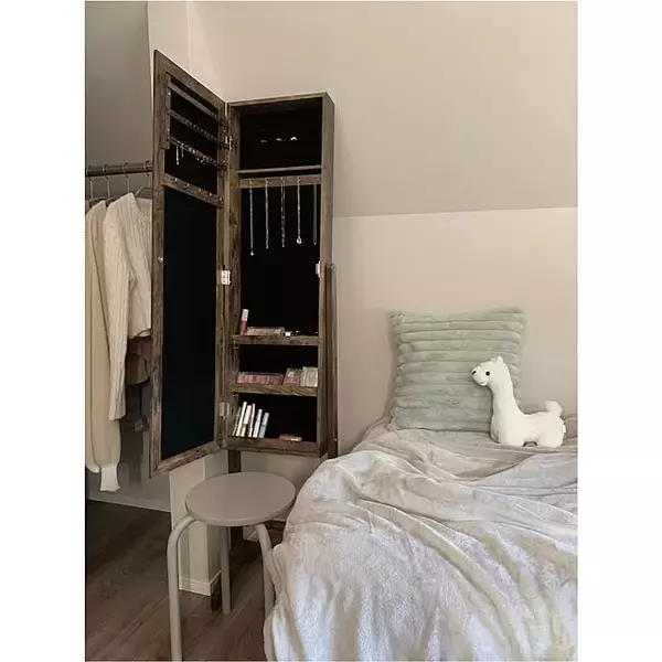 「軽量タイプから収納付きまで♪お部屋に合った置き方で選ぶ全身鏡」の画像