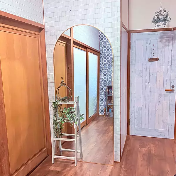 「軽量タイプから収納付きまで♪お部屋に合った置き方で選ぶ全身鏡」の画像