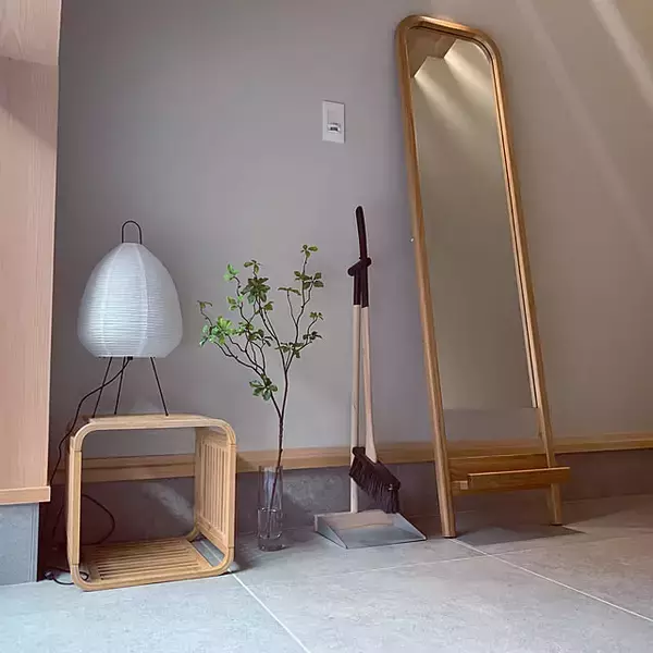 「軽量タイプから収納付きまで♪お部屋に合った置き方で選ぶ全身鏡」の画像