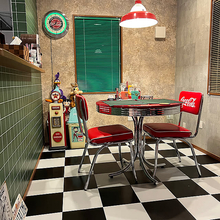 カラフルな色づかいが楽しい☆アメリカンポップな空間のコーディネート実例