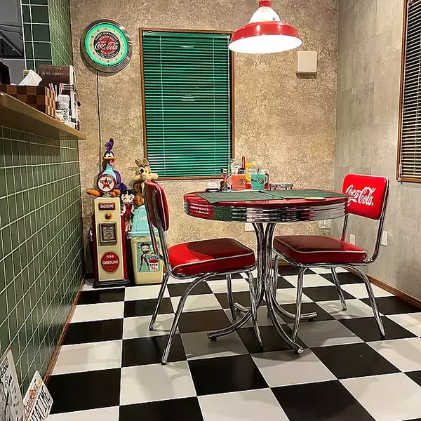 カラフルな色づかいが楽しい☆アメリカンポップな空間のコーディネート実例