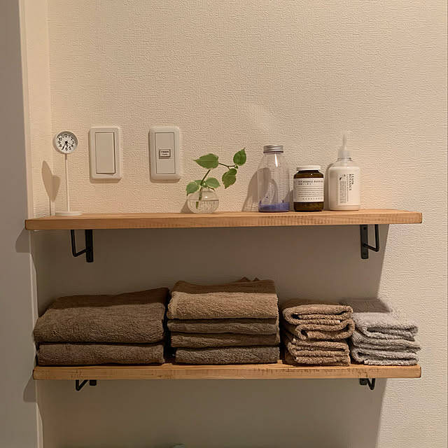 見た目も使い勝手もばっちりな壁面に。ウォールシェルフDIYの実例6選