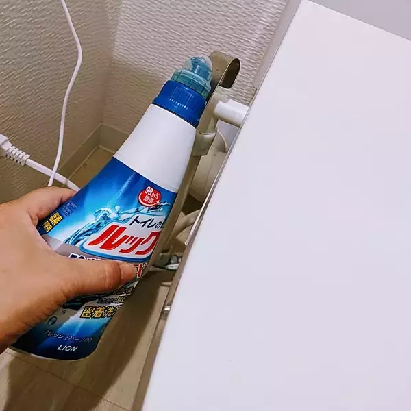 「ものを吊るして使いやすくスッキリ整える！セリアのステンレスフックシリーズを使った収納実例」の画像