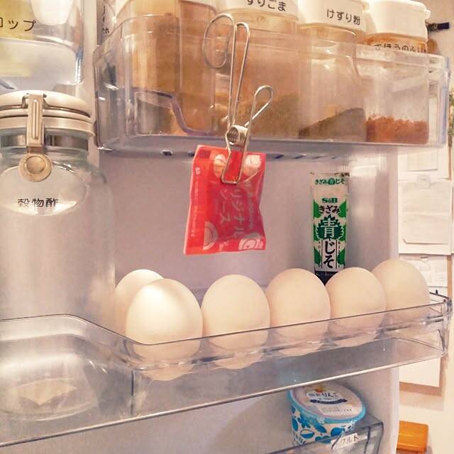 ものを吊るして使いやすくスッキリ整える！セリアのステンレスフックシリーズを使った収納実例