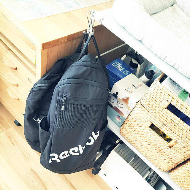 ものを吊るして使いやすくスッキリ整える！セリアのステンレスフックシリーズを使った収納実例