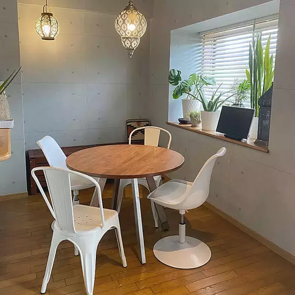 「自分らしく上質な暮らしを。KANADEMONOのテーブルがあるお部屋実例」の画像