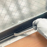 「その隙間、汚れが溜まってるかも？窓のサッシやトイレのフチ裏など隙間・溝掃除のアイデア6選」の画像3