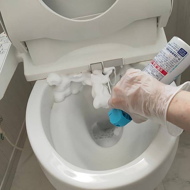 その隙間、汚れが溜まってるかも？窓のサッシやトイレのフチ裏など隙間・溝掃除のアイデア6選