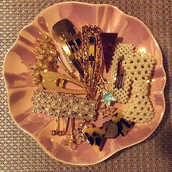 「見た目もばっちり、これでもうなくさない！大人も子どもも使いやすいヘアピン収納法」の画像