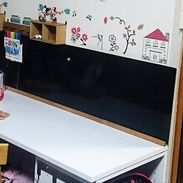 DIYにも使える！セリアの「インテリアウォールバー」活用アイデア