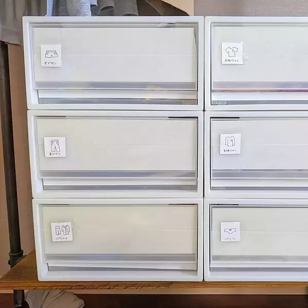 「ごちゃつきを解消して自分らしくアレンジ♪空間が垢抜ける衣装ケースの目隠しアイデア」の画像