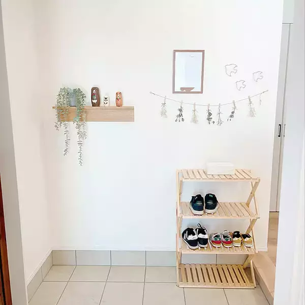 「お部屋にぴたりと合う！収納にもディスプレイにも使いやすいコーナンラックの活用アイデア」の画像