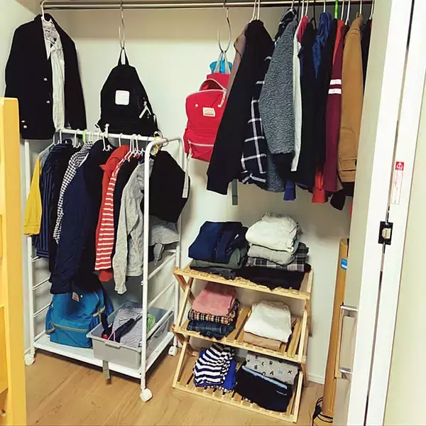 「お部屋にぴたりと合う！収納にもディスプレイにも使いやすいコーナンラックの活用アイデア」の画像