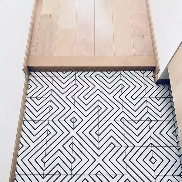 「お部屋の印象がガラリと変わる！チャレンジしてみたい壁と床のリメイクの実例紹介」の画像