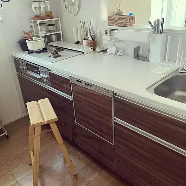 「座っても座らなくても置きたくなる！無印良品のスツールおすすめの使い方」の画像