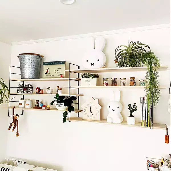 「100均アイテムで手軽にDIYを楽しむ♪お部屋を着飾ってくれるウォールシェルフ6選」の画像