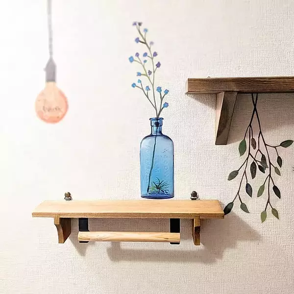 「100均アイテムで手軽にDIYを楽しむ♪お部屋を着飾ってくれるウォールシェルフ6選」の画像