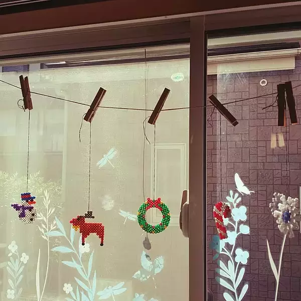 「目から鱗のアイデアが続々！インテリアに取り入れたいアイロンビーズ作品アイデア」の画像