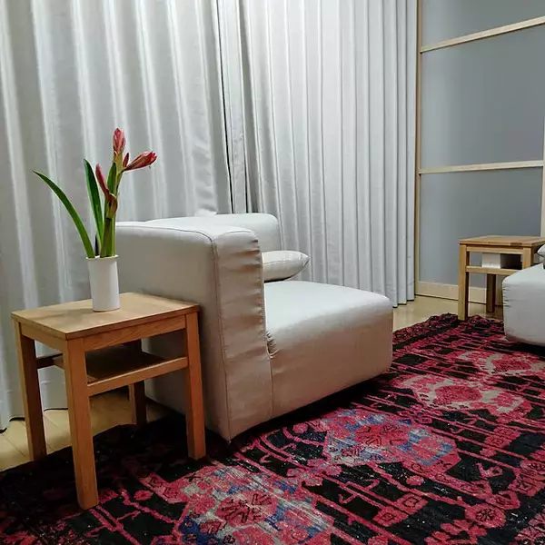 「木の風合いに惹かれる♡日常をそっと彩る無印良品の無垢材ベンチ」の画像