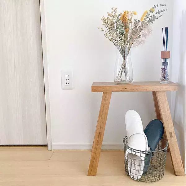 「木の風合いに惹かれる♡日常をそっと彩る無印良品の無垢材ベンチ」の画像