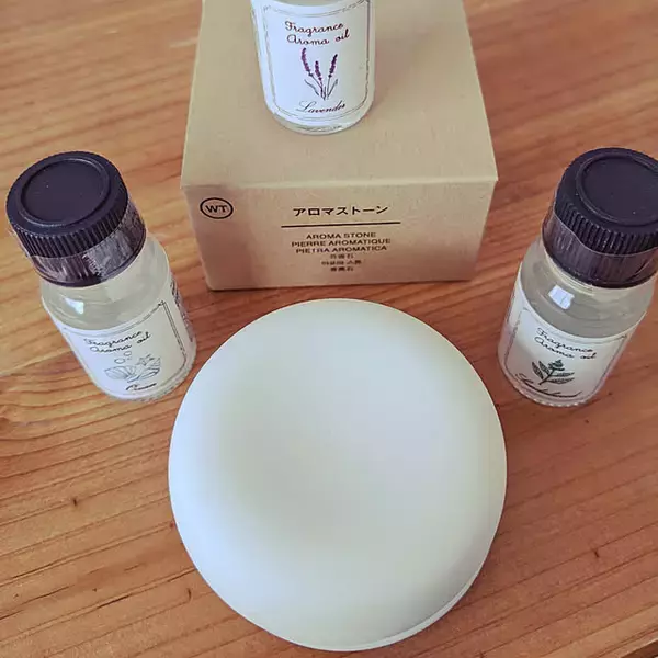 「エッセンシャルオイルを手軽に楽しむ。無印良品のアロマストーンで癒しの時間を」の画像