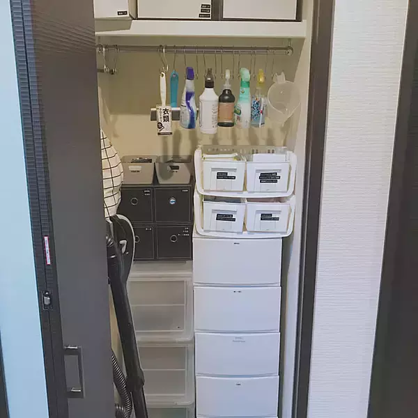 「整えると生活効率が上がる！リビングクローゼットの整理収納アイデア10選」の画像