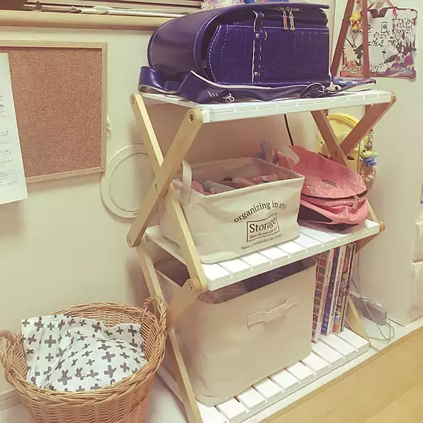 「置きたい場所にちょうどいい！暮らしのそばで活躍するベルメゾンの折りたたみラック」の画像