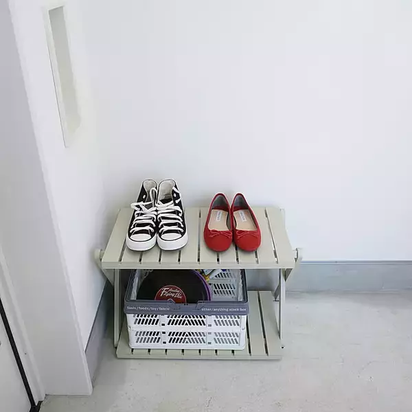 「置きたい場所にちょうどいい！暮らしのそばで活躍するベルメゾンの折りたたみラック」の画像