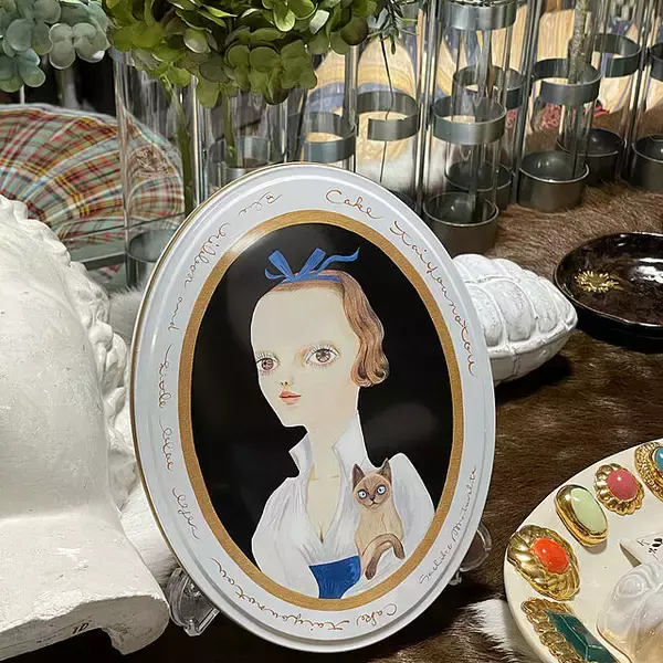 「好きなデザインで気持ちも上がる♡お菓子や紅茶の缶を活用するアイデア10選」の画像