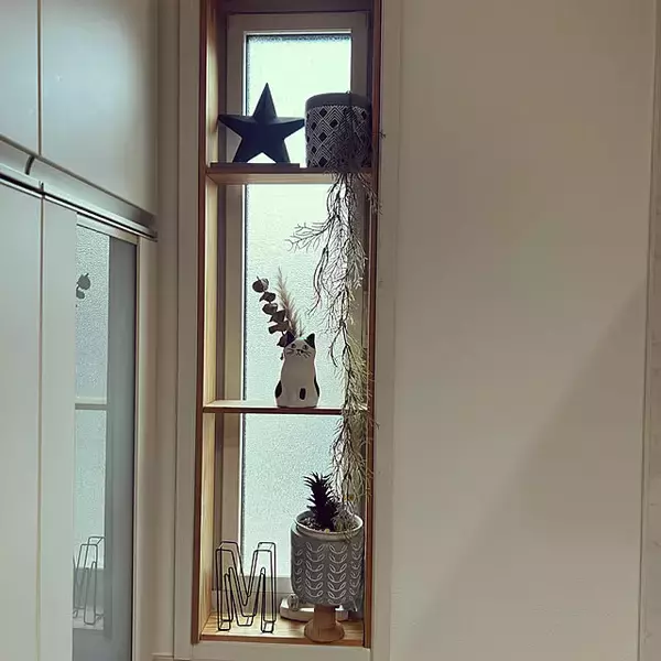 「アイデアが光る窓辺のコーディネート♪機能的でインテリアとしても楽しめるカーテンの代用品6選」の画像