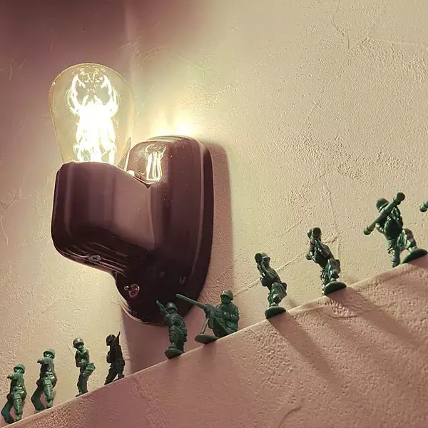 「柔らかな光と美しい陰影が魅力♡ブラケットライトで雰囲気ある空間に」の画像