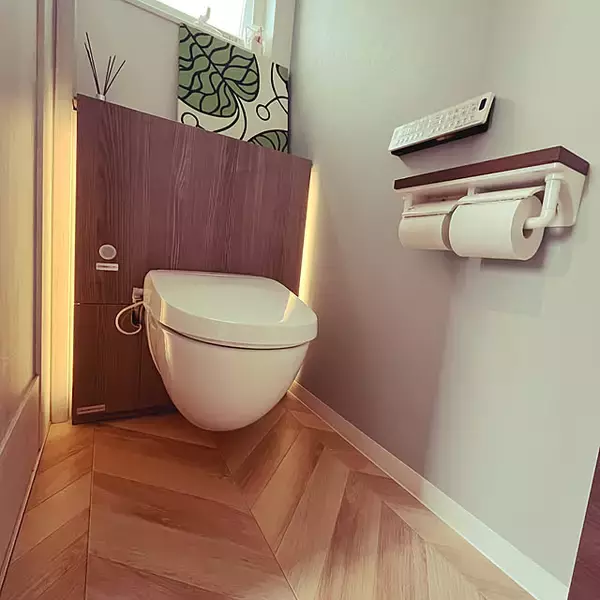 「掃除が苦手な人もOK！トイレの床掃除を楽にしていつも清潔に保つアイデア」の画像