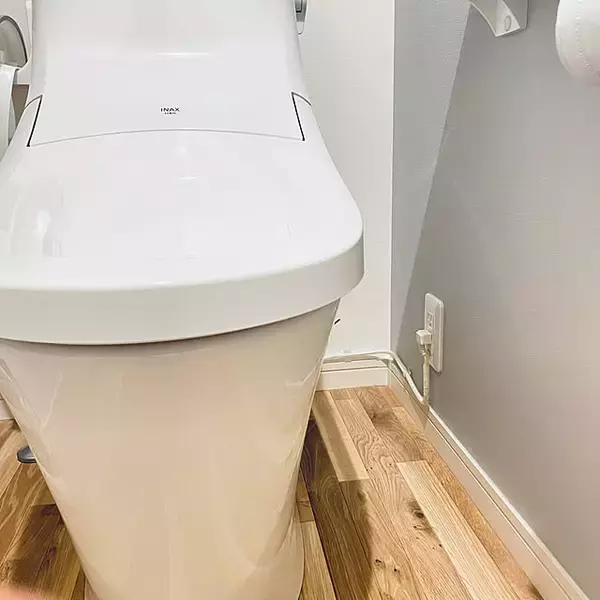 「掃除が苦手な人もOK！トイレの床掃除を楽にしていつも清潔に保つアイデア」の画像