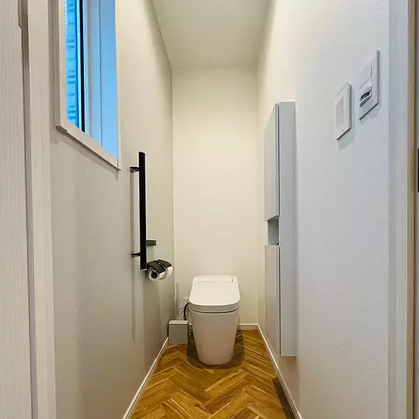 「掃除が苦手な人もOK！トイレの床掃除を楽にしていつも清潔に保つアイデア」の画像