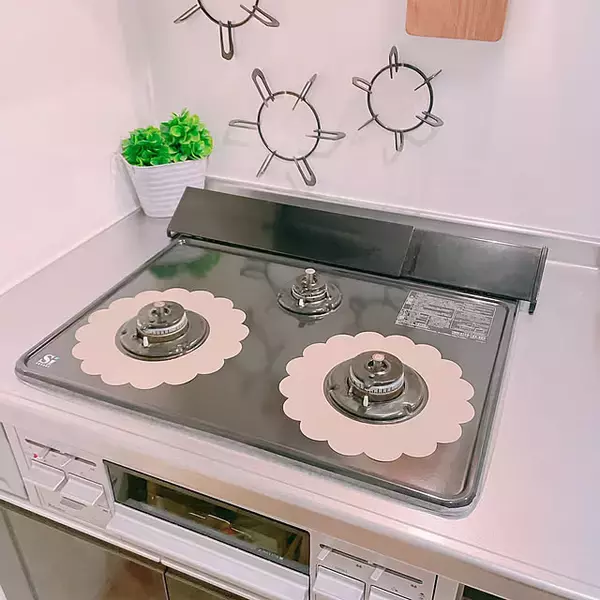 「【みんなが選んだ！】掃除・片付けが楽しくなる♪3COINSのコンロ周りで使えるアイテム5選」の画像