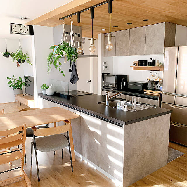 木や自然素材の心地よさに包まれる♪ナチュラルインテリアのお部屋