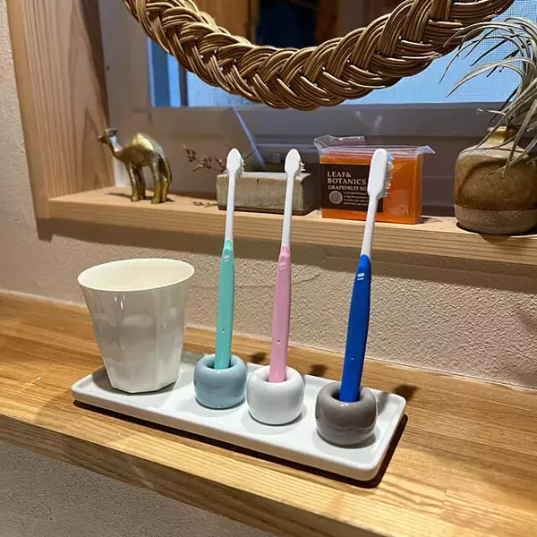 「ロングセラーで大人気！意外な活用法もある無印良品の歯ブラシスタンド」の画像