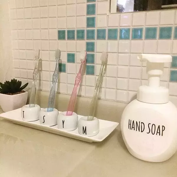 「ロングセラーで大人気！意外な活用法もある無印良品の歯ブラシスタンド」の画像