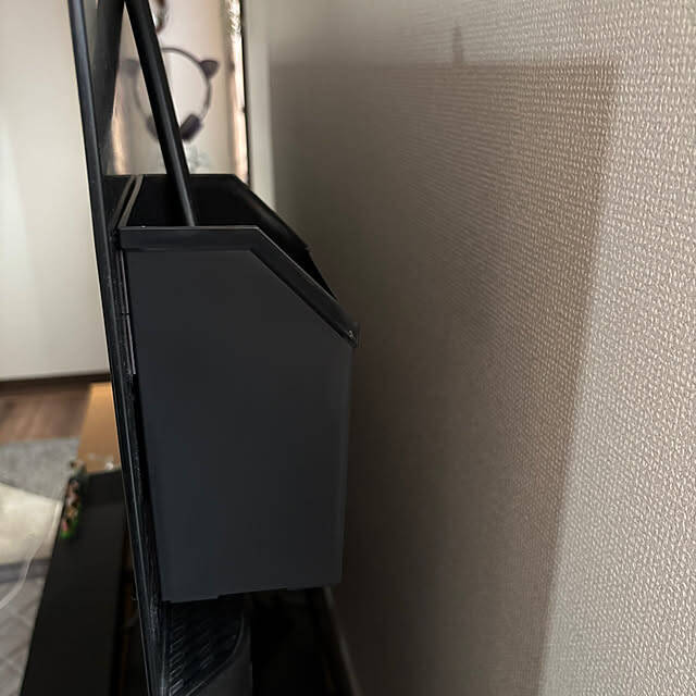 テレビ周りをすっきりさせる秘密はこれだ！セリアのアイテムを使った収納アイデア7選