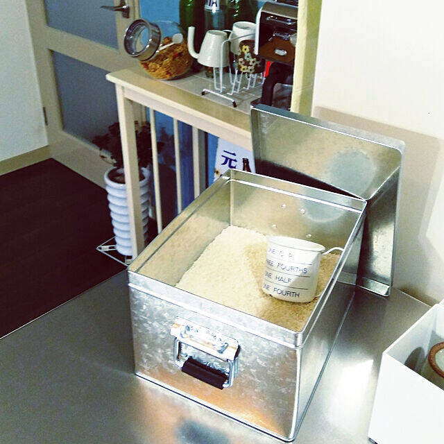 使いやすさとクールな質感が人気の秘密！無印良品のトタンボックス