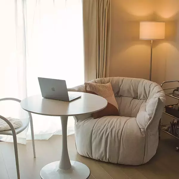 「アートのような美しさにもこだわって。おうち時間をマイペースに楽しめる一人掛けソファ特集」の画像