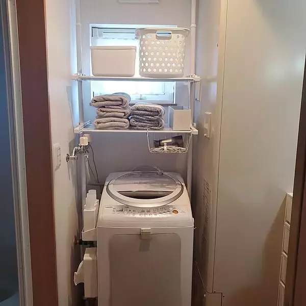 「簡単なのに見た目もいい♪洗濯機まわりの収納に活躍する100均アイテム」の画像