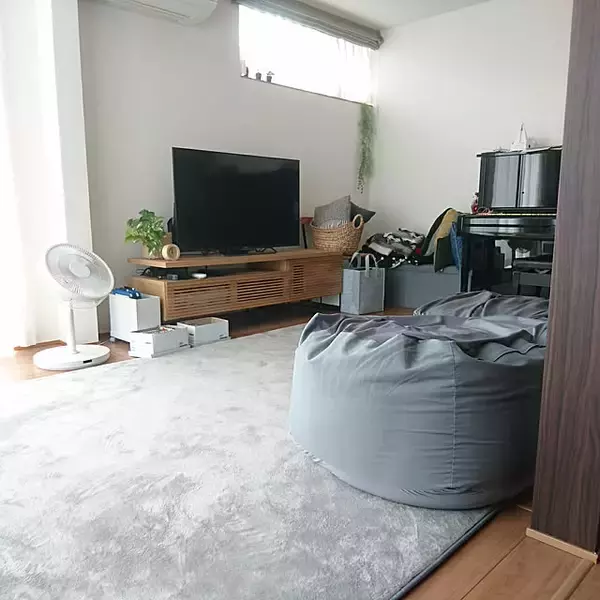 「座り心地だけじゃなく使い勝手のよさも魅力ポイント♪無印良品の体にフィットするソファ」の画像