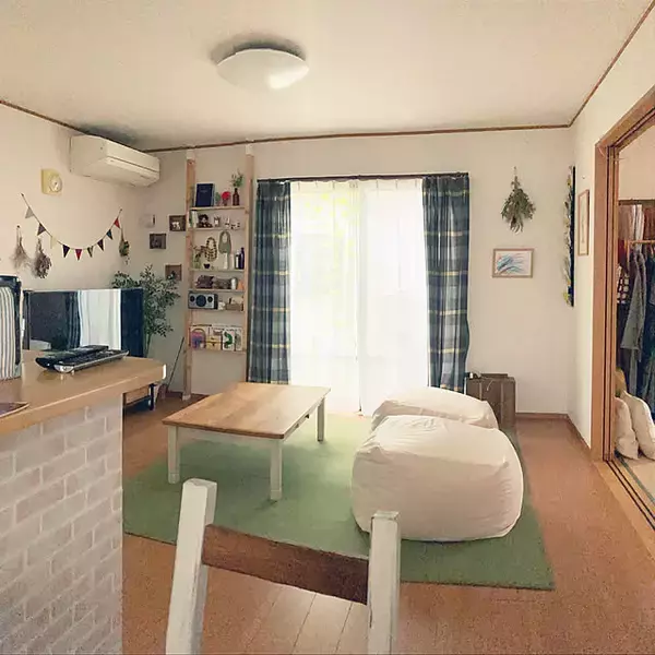 「座り心地だけじゃなく使い勝手のよさも魅力ポイント♪無印良品の体にフィットするソファ」の画像