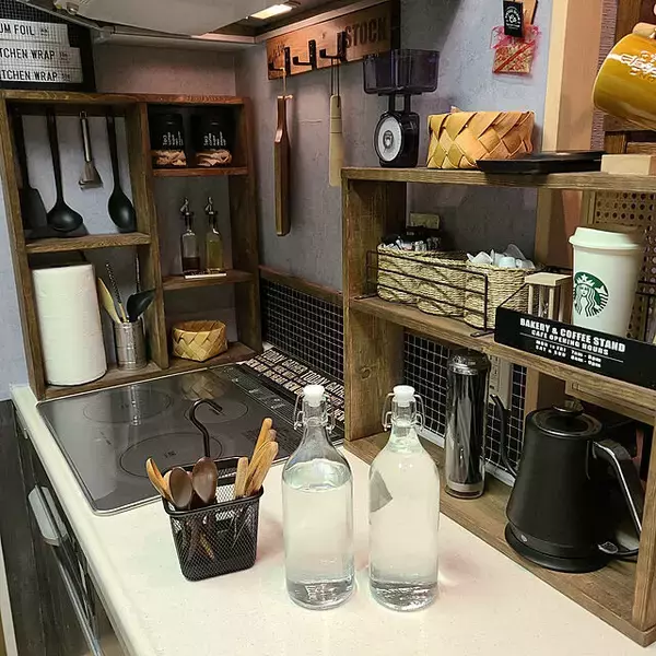 「魅力的なデザインで輝く日常に！IKEAのガラス製品で楽しむインテリア」の画像