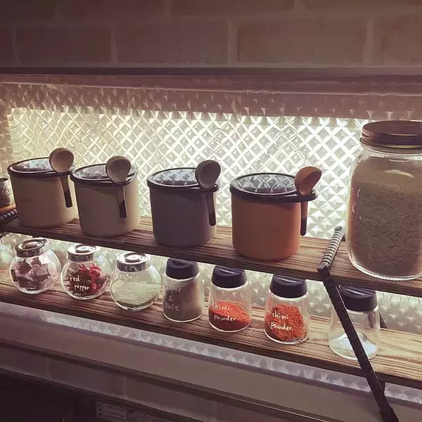 「魅力的なデザインで輝く日常に！IKEAのガラス製品で楽しむインテリア」の画像