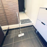 「玄関の第一印象が変わる！玄関床をピカピカに整えるお掃除術10選」の画像1