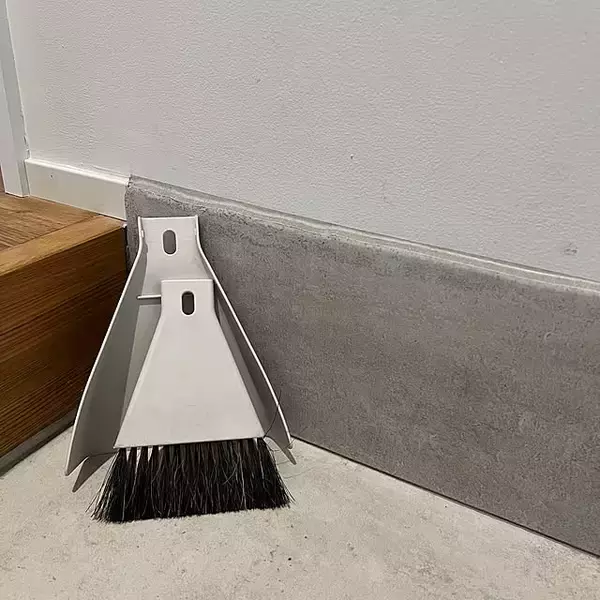 「玄関の第一印象が変わる！玄関床をピカピカに整えるお掃除術10選」の画像